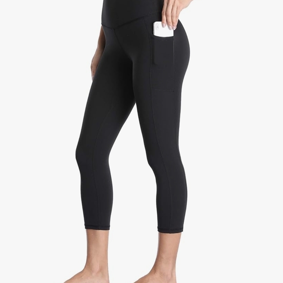 Sleek Black High-Waisted Leggings - Picture 7 of 8